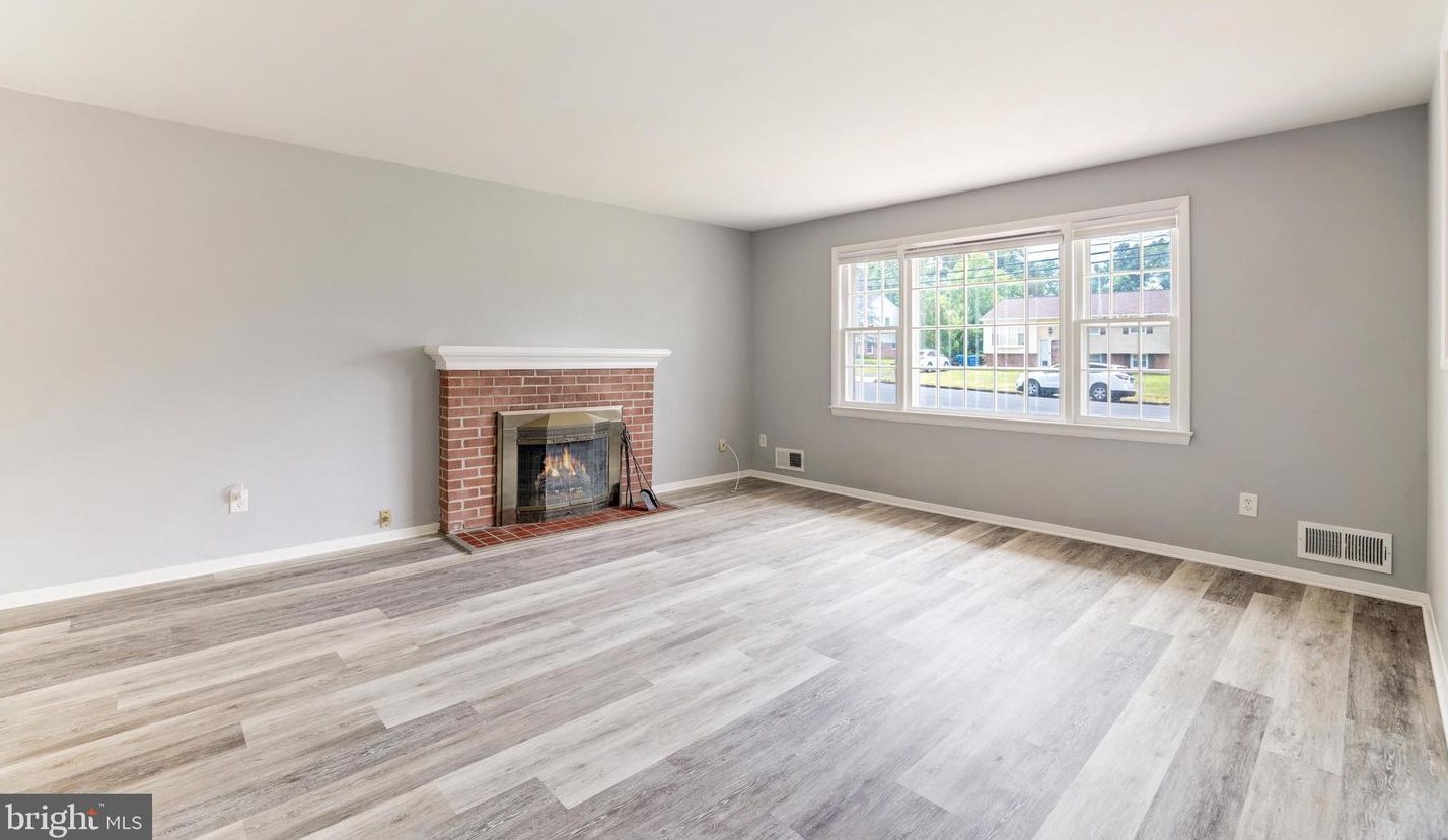14920 Carlbern Dr, Centreville, VA 20120