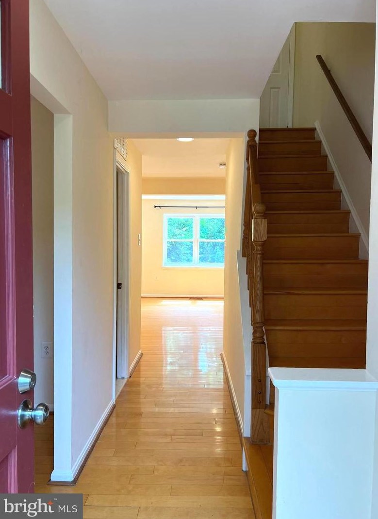 2831 Hogan Ct, Falls Church, VA 22043