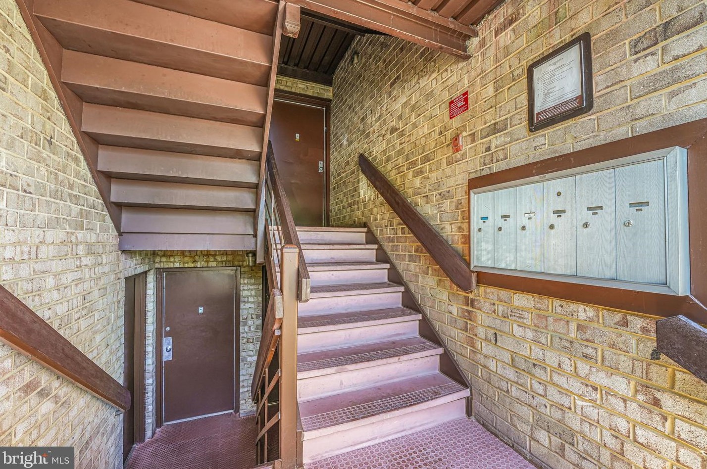 11606 Stoneview Sq Apt 1b, Herndon, VA