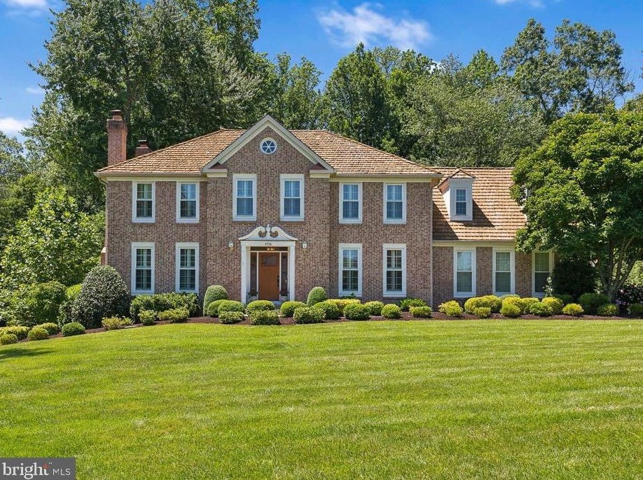 9734 Rolling Ridge Dr, Fairfax, VA 22039-2901