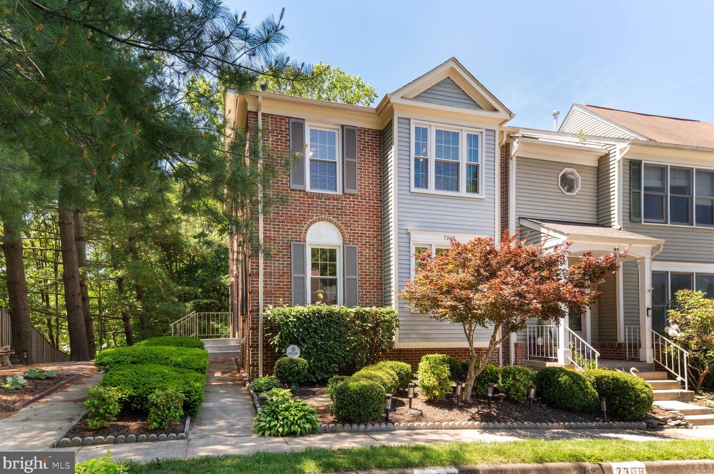 7308 Treetop Hill Ln, Springfield, VA 22152