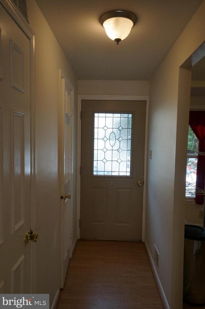 2067 Whisperwood Glen Ln, Herndon, VA 20191