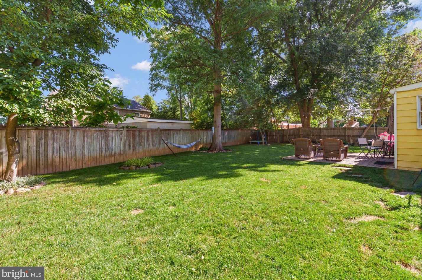 6920 Kenfig Dr, Falls Church VA  22042-3825 exterior