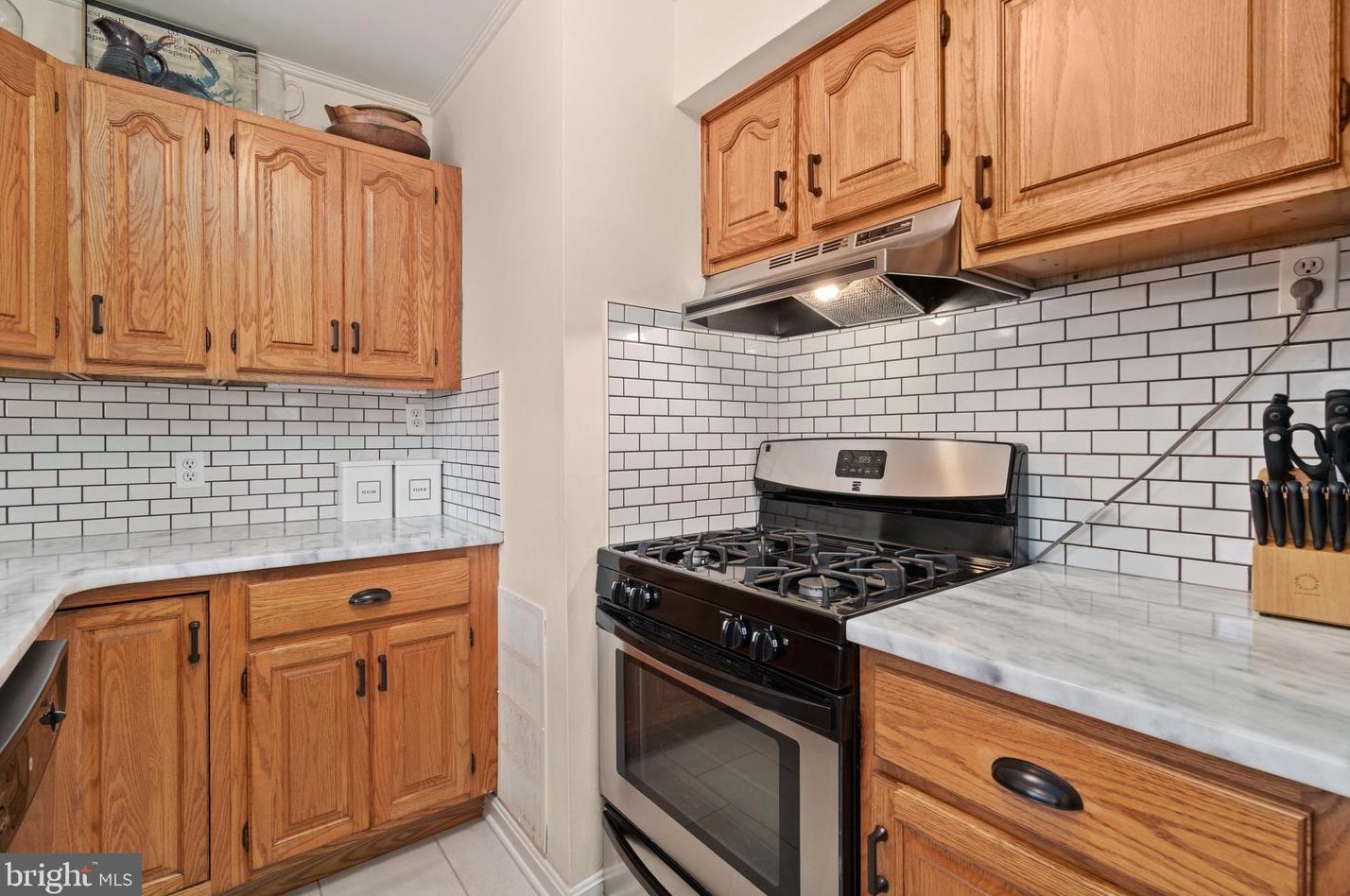 6920 Kenfig Dr, Falls Church VA  22042-3825 exterior