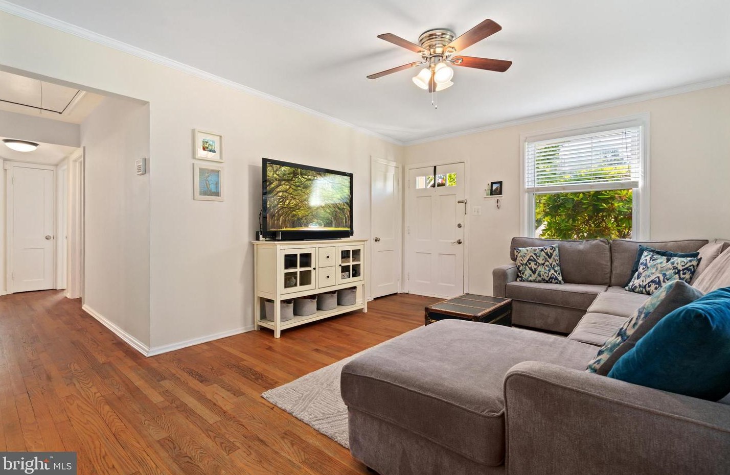 6920 Kenfig Dr, Falls Church VA  22042-3825 exterior