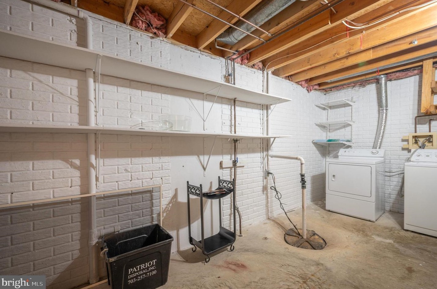 8474 Blue Oak Ct, Springfield VA  22153-3558 exterior