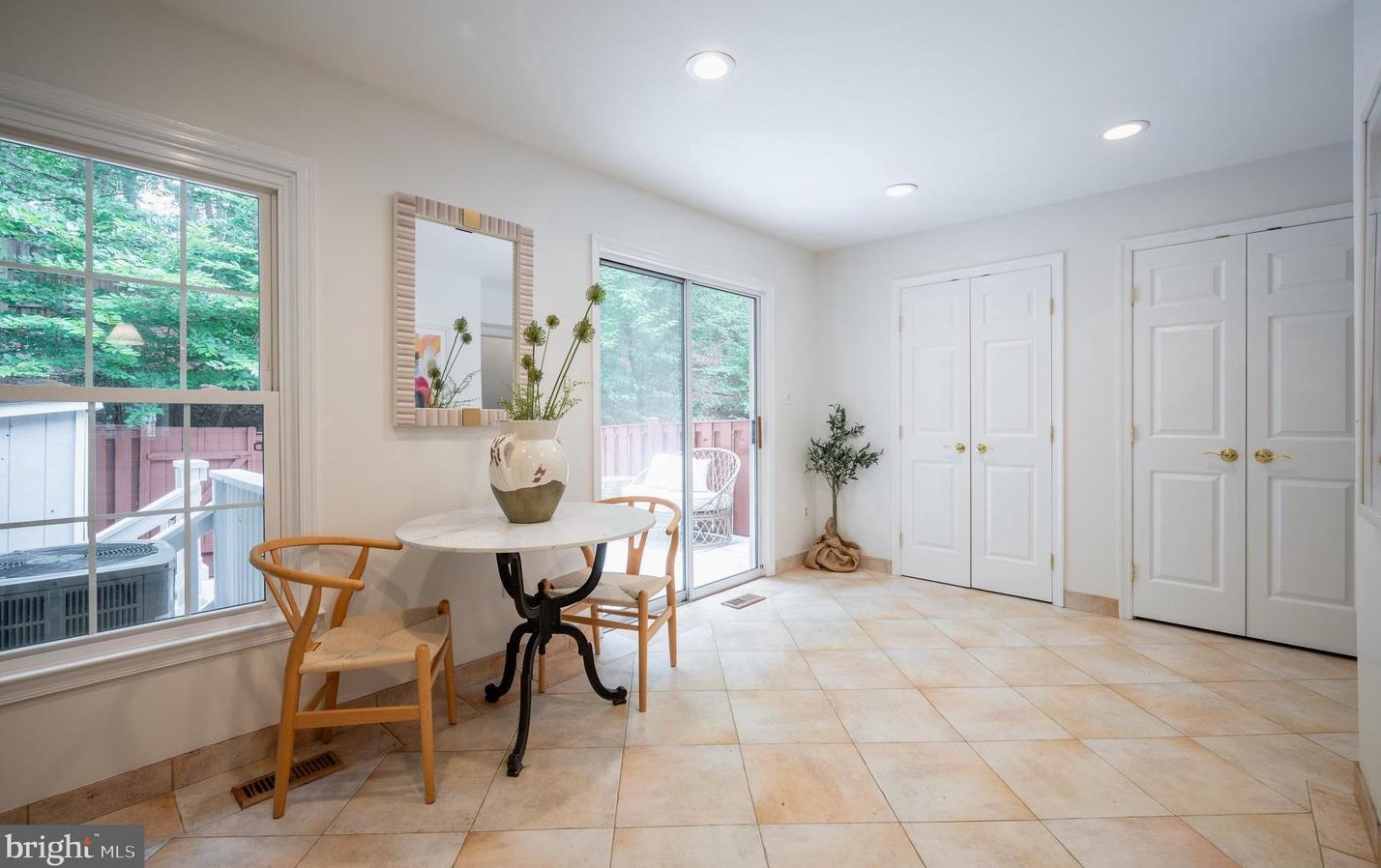 8474 Blue Oak Ct, Springfield VA  22153-3558 exterior