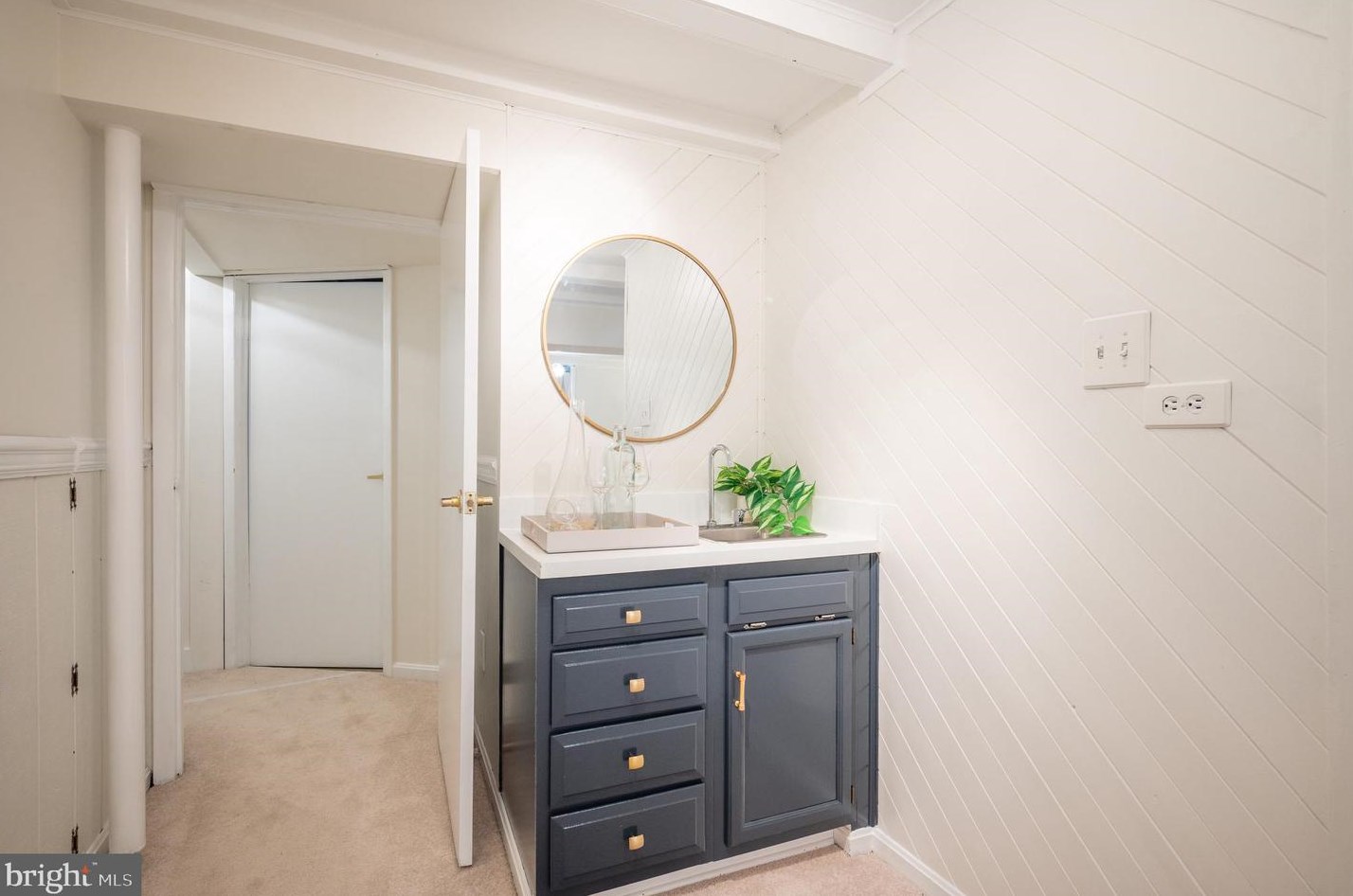 8474 Blue Oak Ct, Springfield VA  22153-3558 exterior