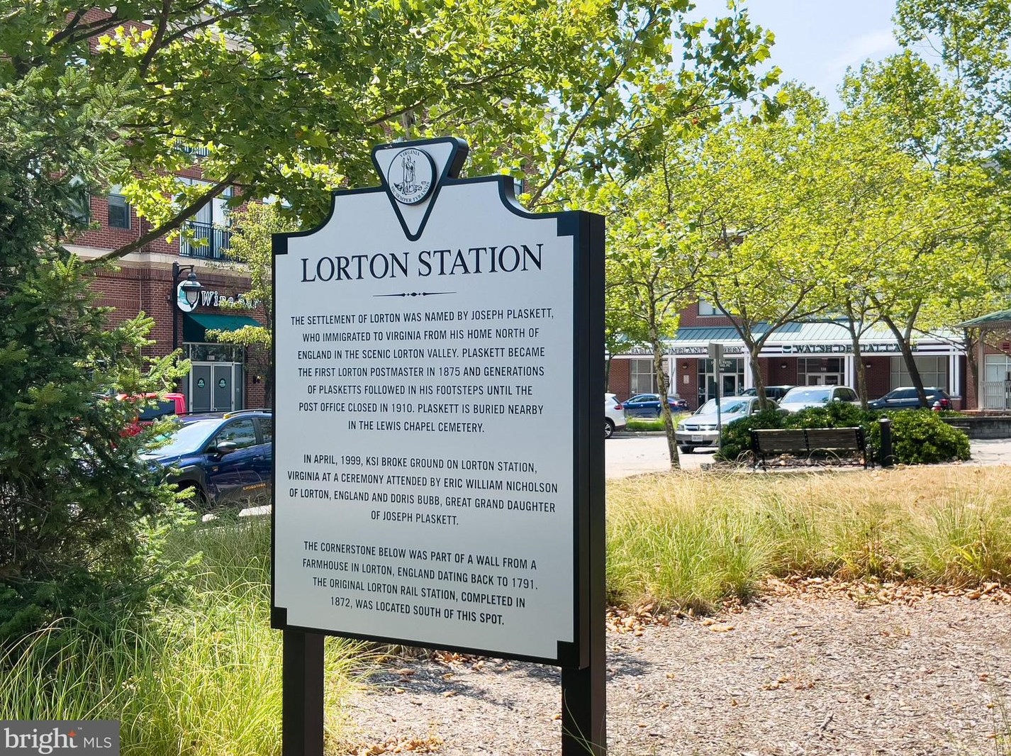 8474 Blue Oak Ct, Springfield VA  22153-3558 exterior