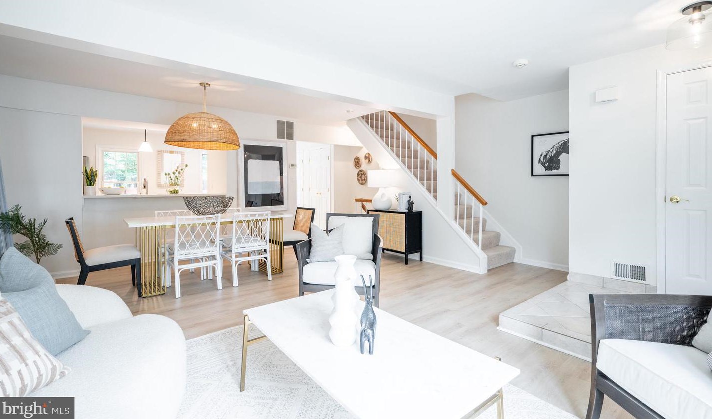 8474 Blue Oak Ct, Springfield VA  22153-3558 exterior