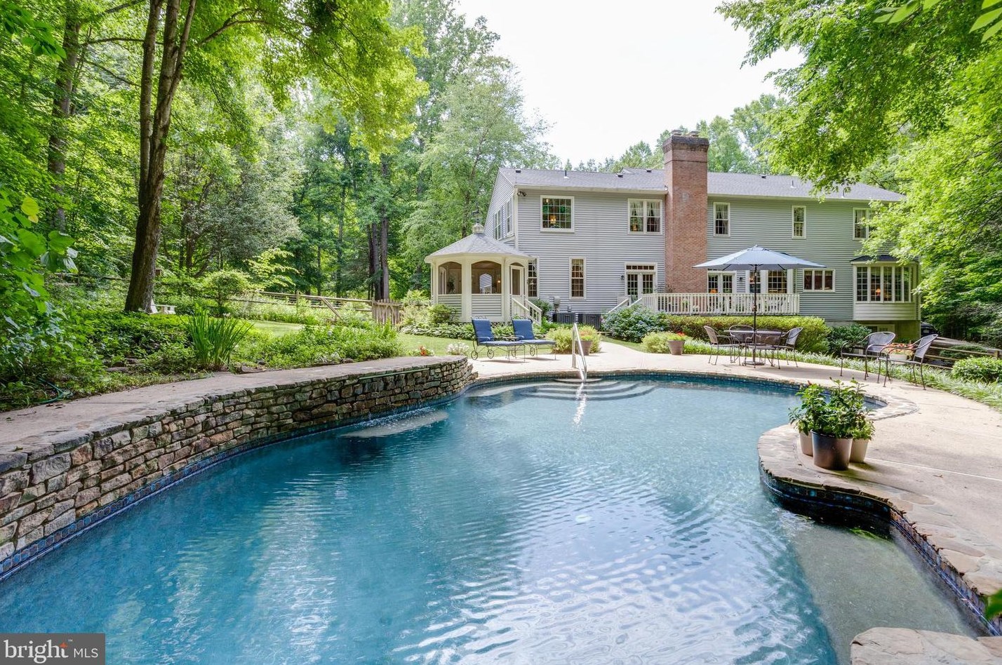 8612 Beaver Pond Ln, Fairfax, VA 22039-2702