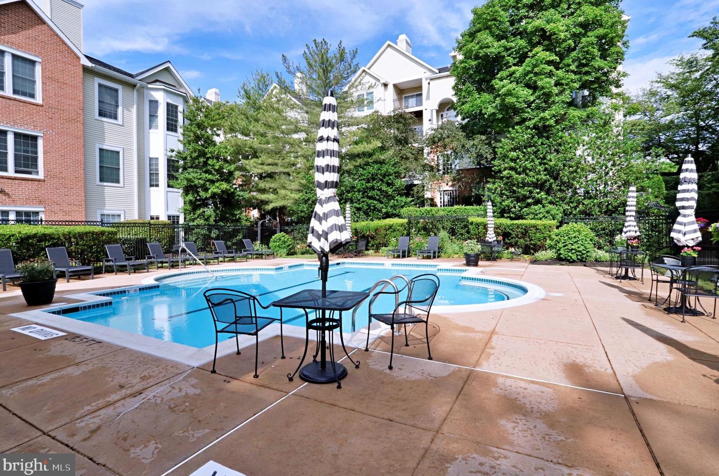 4139 Fountainside Ln, Fairfax VA  22030-7436 exterior