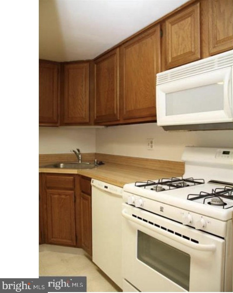 1441 Northgate Sq, Herndon VA  20190-3754 exterior