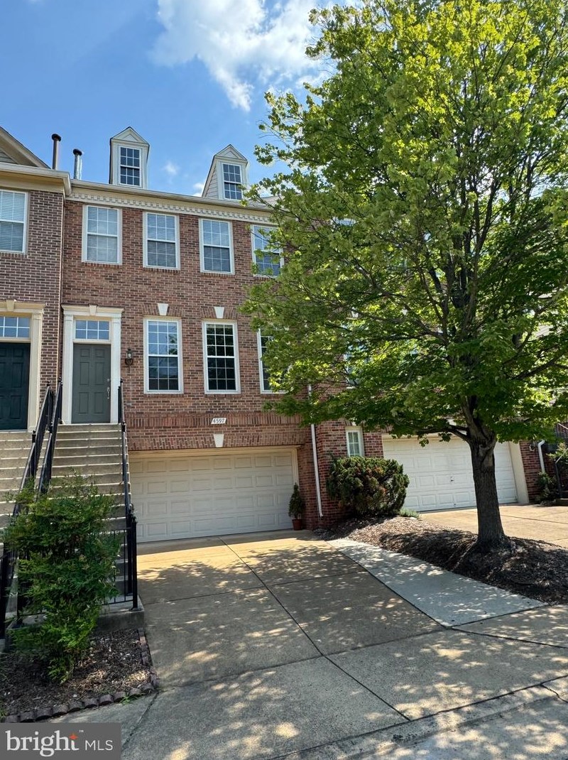 4597 Fair Valley Dr, Fairfax, VA 22033