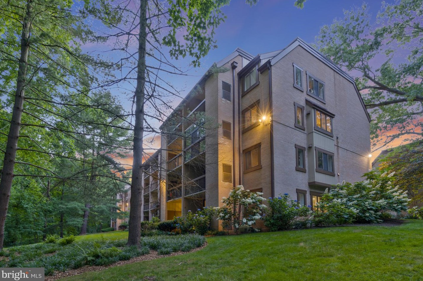 1669 Parkcrest Cir, Herndon, VA 20190-4957