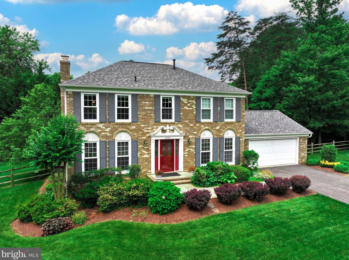 6109 Union Camp Dr, Fairfax, VA 22039-1303