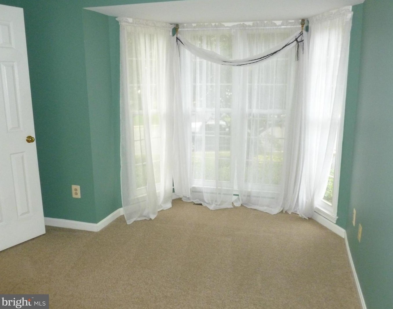 8614 Oak Chase Cir, Fairfax, VA 22039