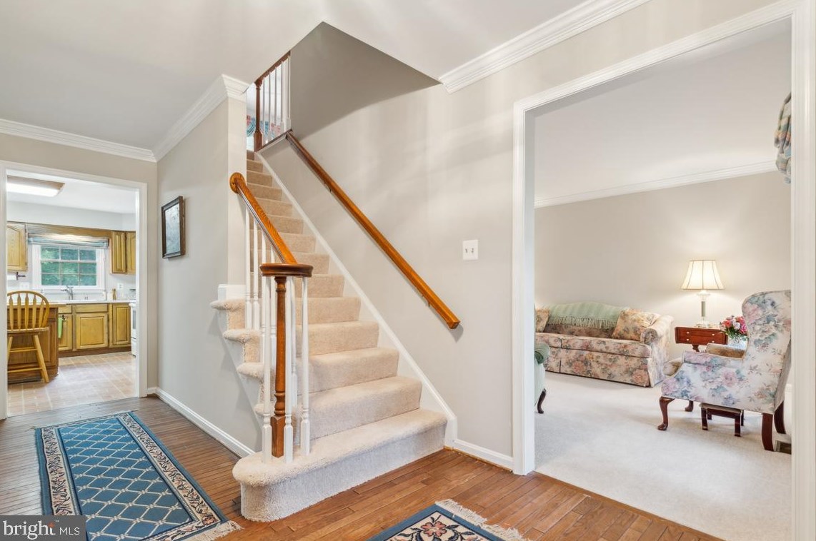 6620 White Post Rd, Centreville, VA 20121-2147