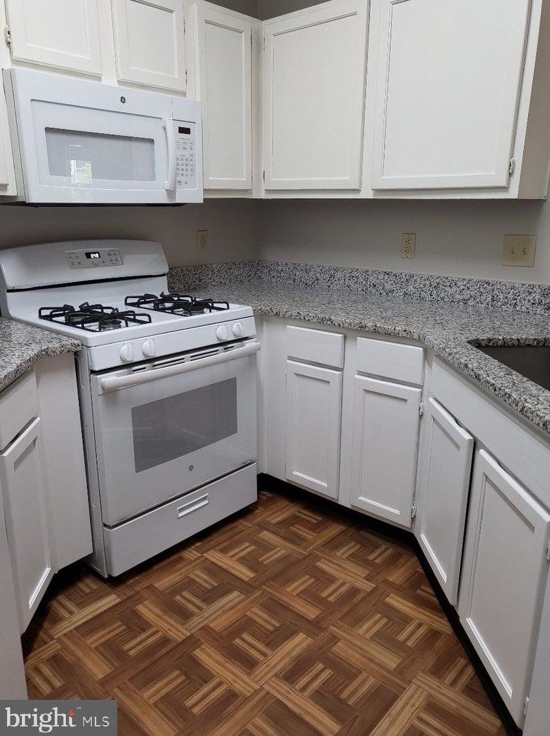 13070 Autumn Woods Way #101, Fairfax, VA 22033