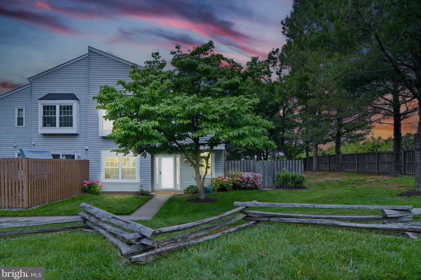 14000 Grumble Jones Ct, Centreville, VA 20121-2662