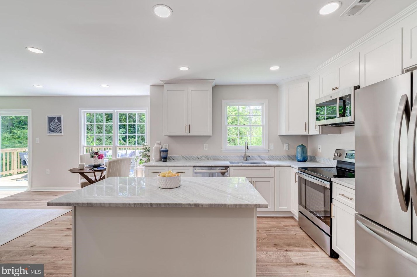 13614 Chevy Chase Ln, Fairfax, VA 20151