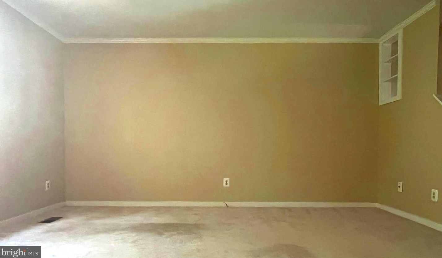 6892 Deer Run Dr, Alexandria VA  22306-1102 exterior