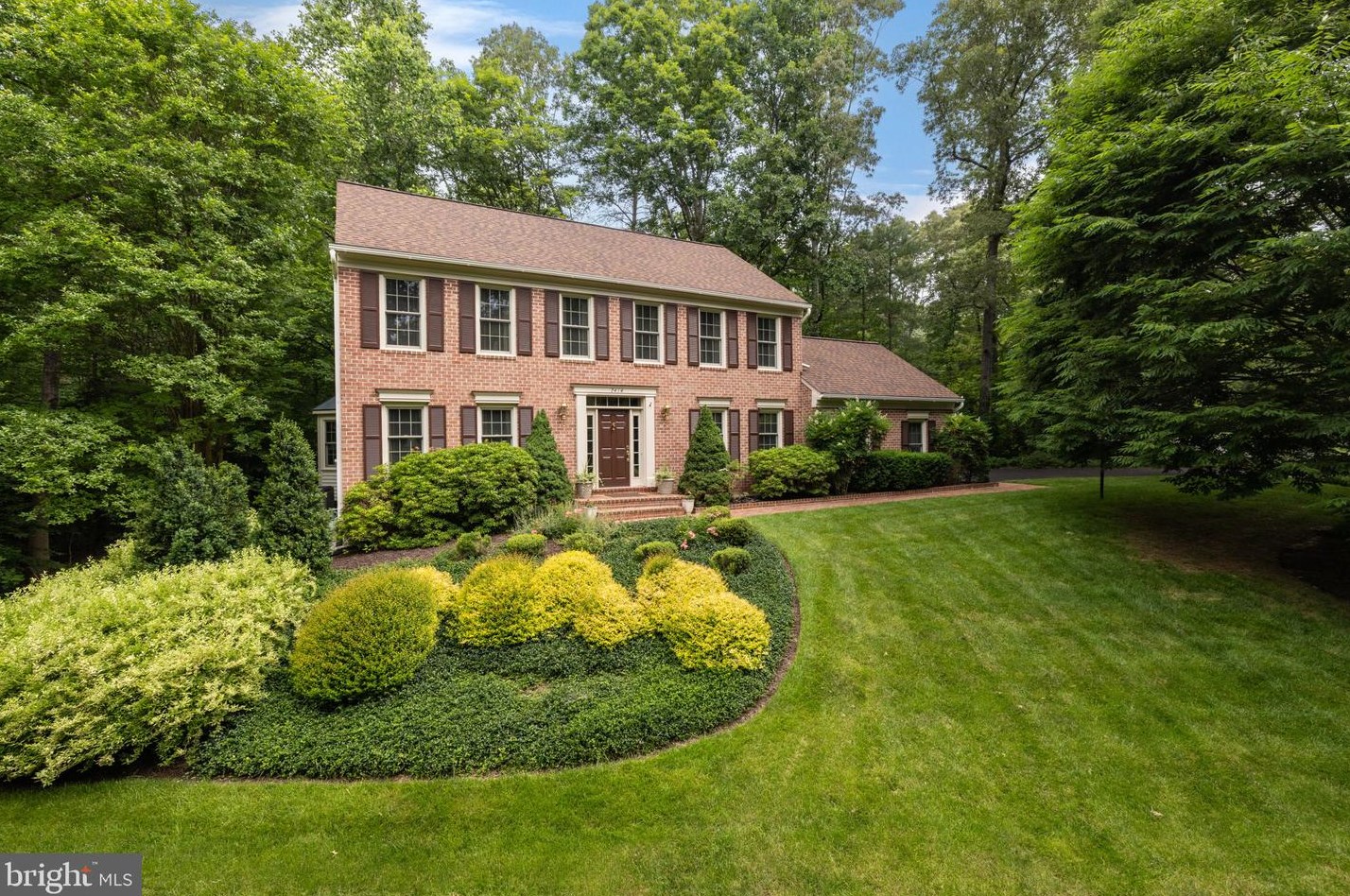 7414 Reach Dr, Fairfax, VA 22039-2925