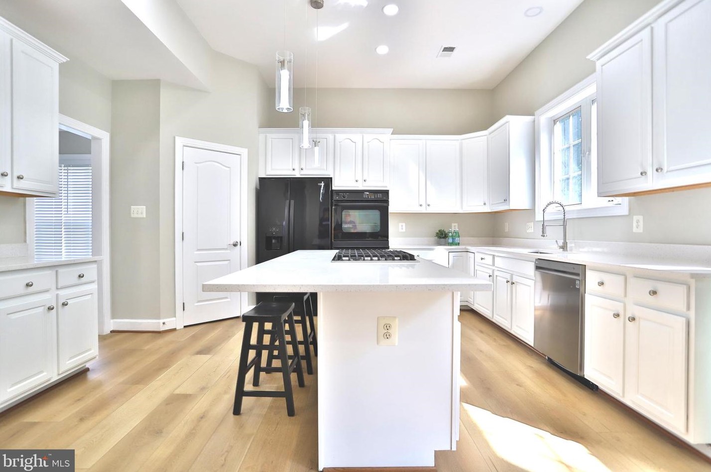 5364 Wharton Park Ct, Centreville VA  20120-2003 exterior