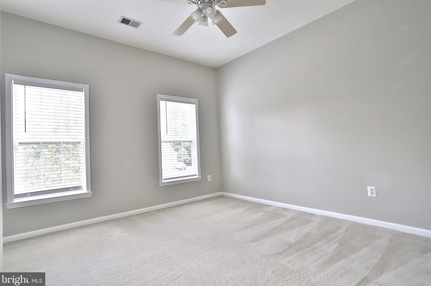 5364 Wharton Park Ct, Centreville VA  20120-2003 exterior