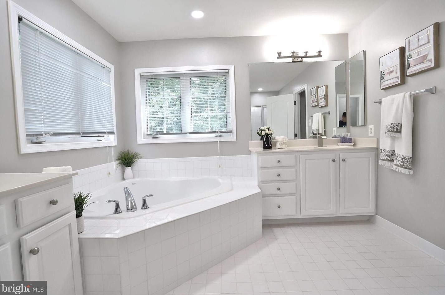 5364 Wharton Park Ct, Centreville VA  20120-2003 exterior