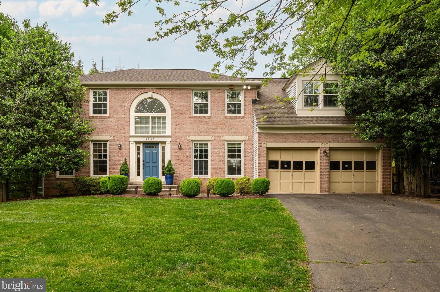 1219 Rowland Dr, Herndon, VA 20170