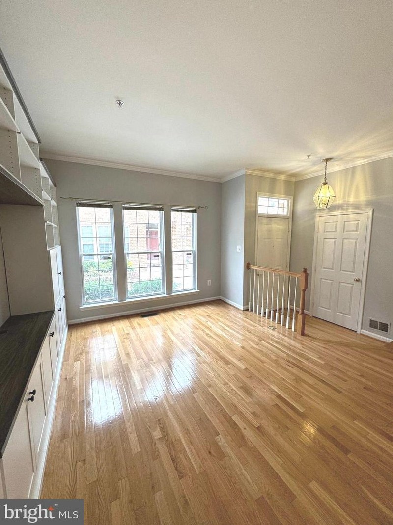 6026 Madison Overlook Ct, Falls Church, VA 22041