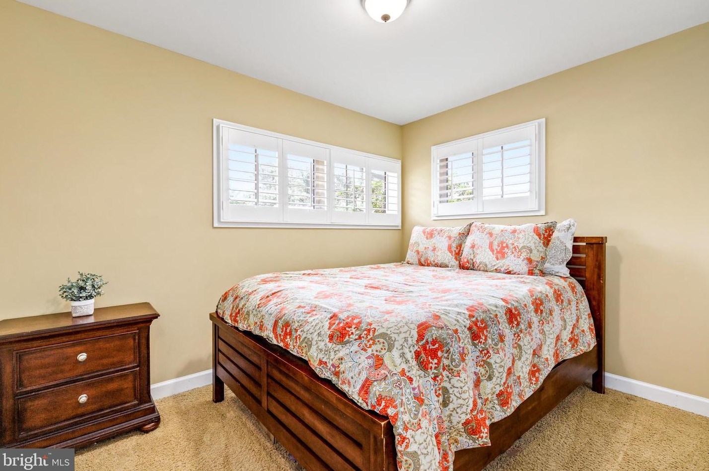 6619 Cavalier Dr, Alexandria VA 22307-1307 exterior