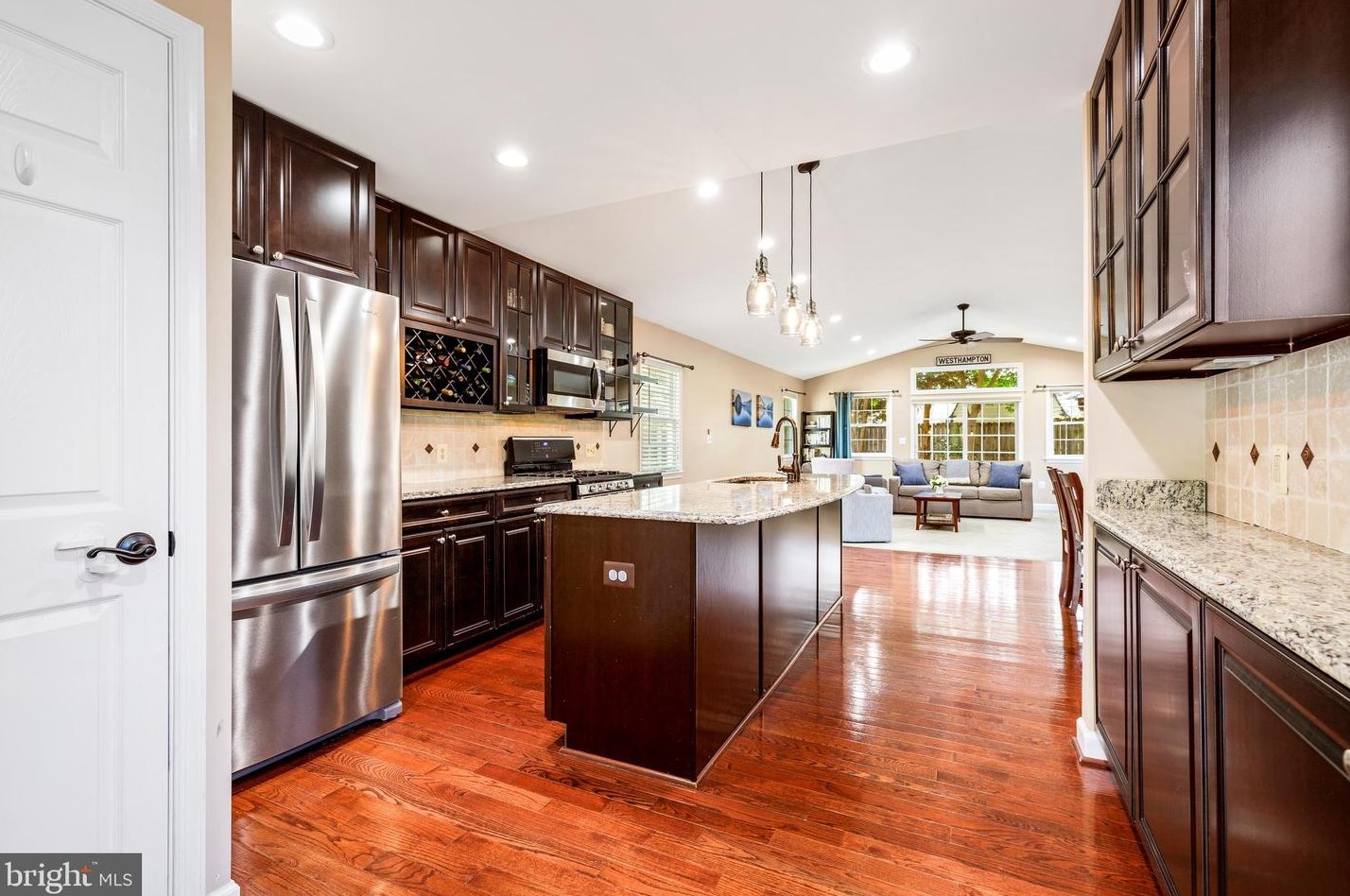 6619 Cavalier Dr, Alexandria VA 22307-1307 exterior