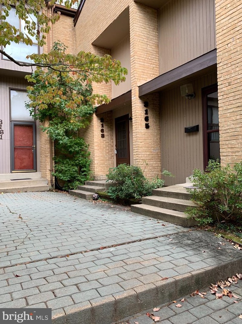 3163 Colchester Brook Ln, Fairfax, VA 22031