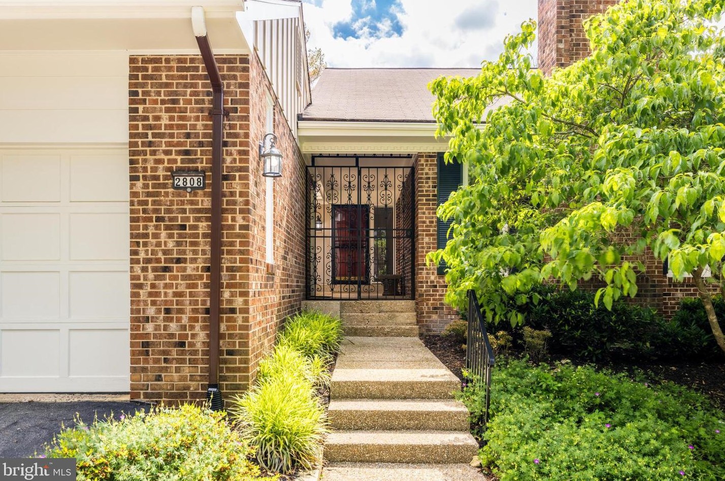 2808 Oakton Manor Ct, Vienna, VA 22124