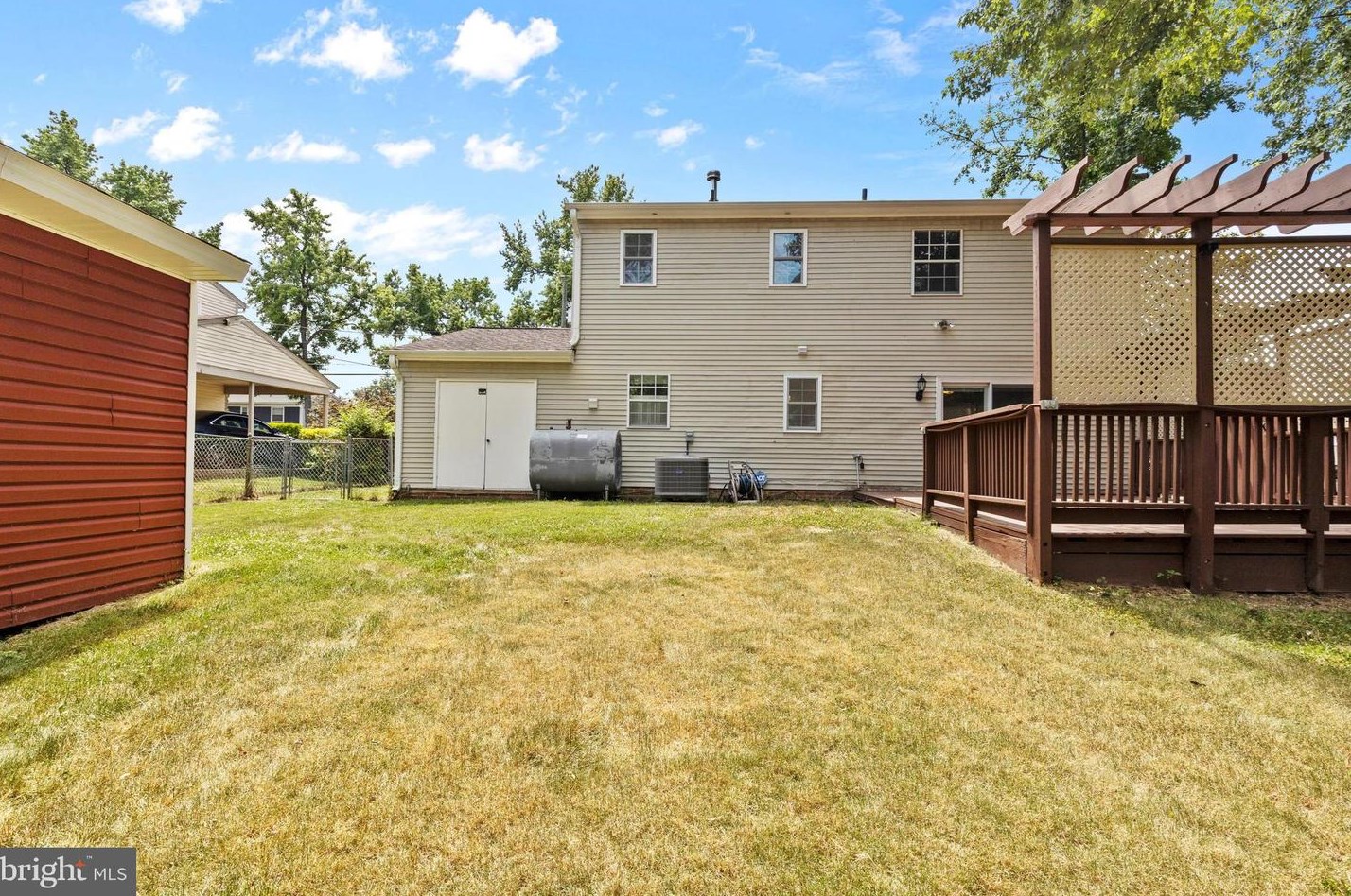 8201 Martha St, Alexandria VA  22309-3721 exterior