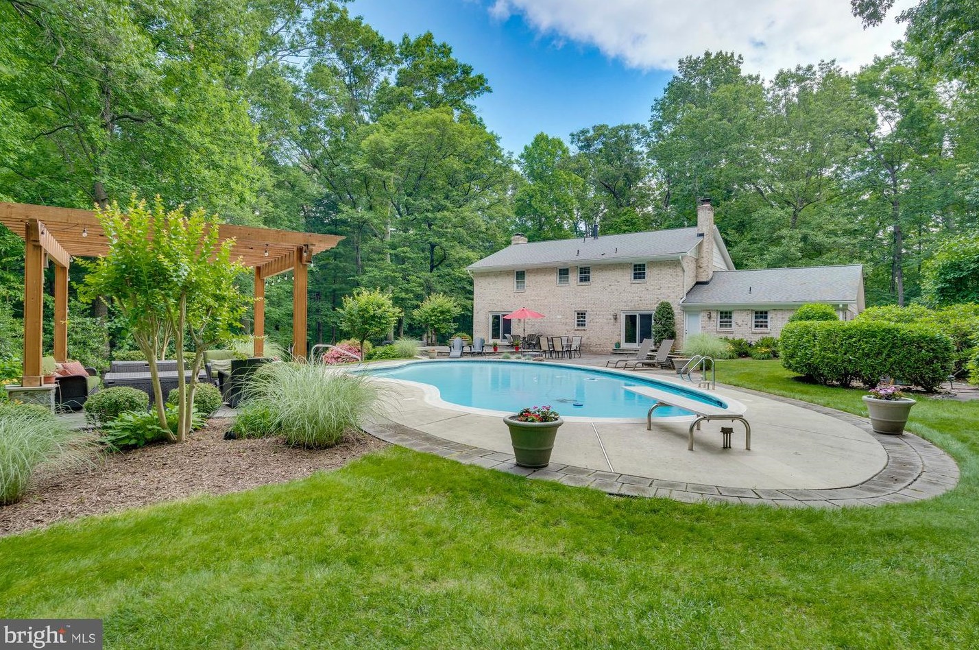 10913 Justin Knoll Rd, Vienna, VA 22124