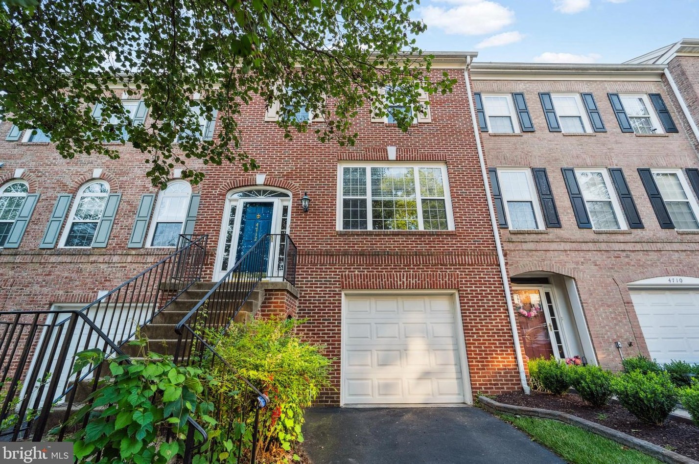 4712 Caronia Way, Fairfax, VA 22030