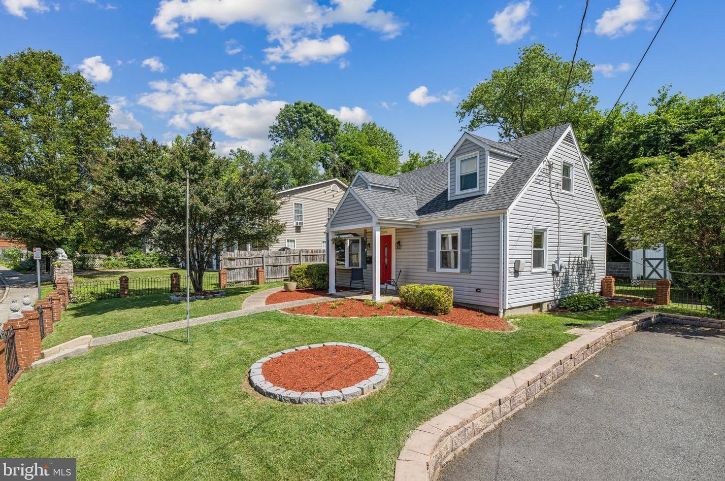 2506 Fairhaven Ave, Alexandria, VA 22303-2304