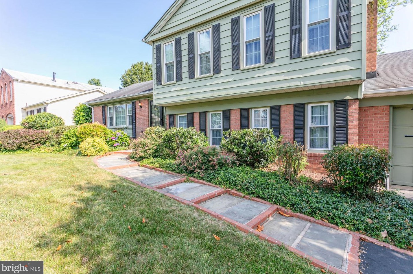 8120 Lake Pleasant Dr, Springfield, VA 22153