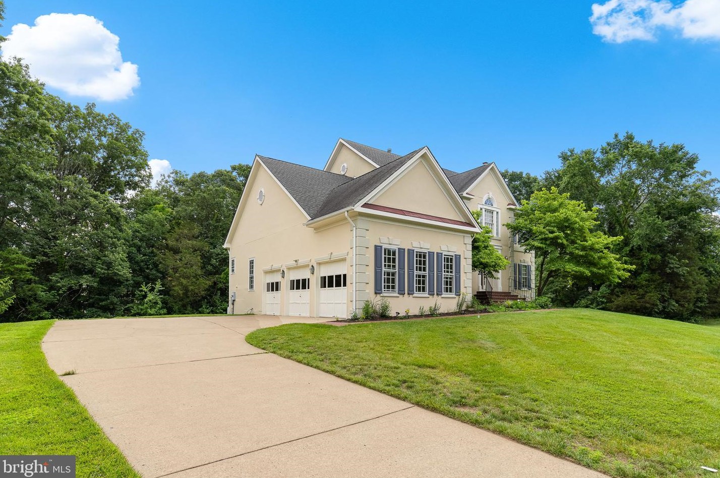 15566 Smithfield Pl, Centreville, VA 20120