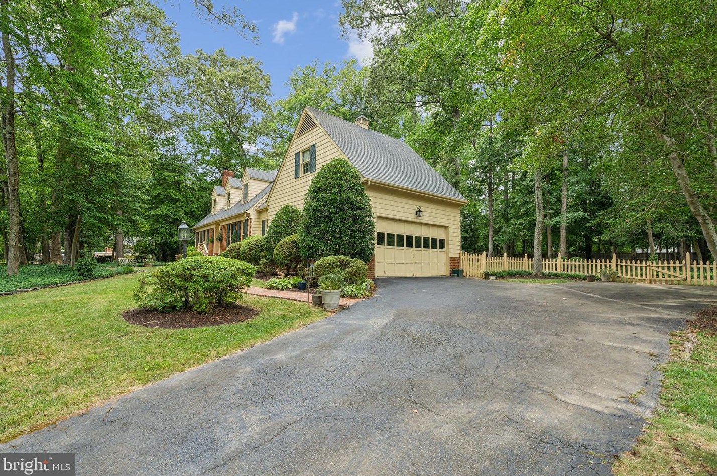 6010 River Dr, Lorton, VA 22079