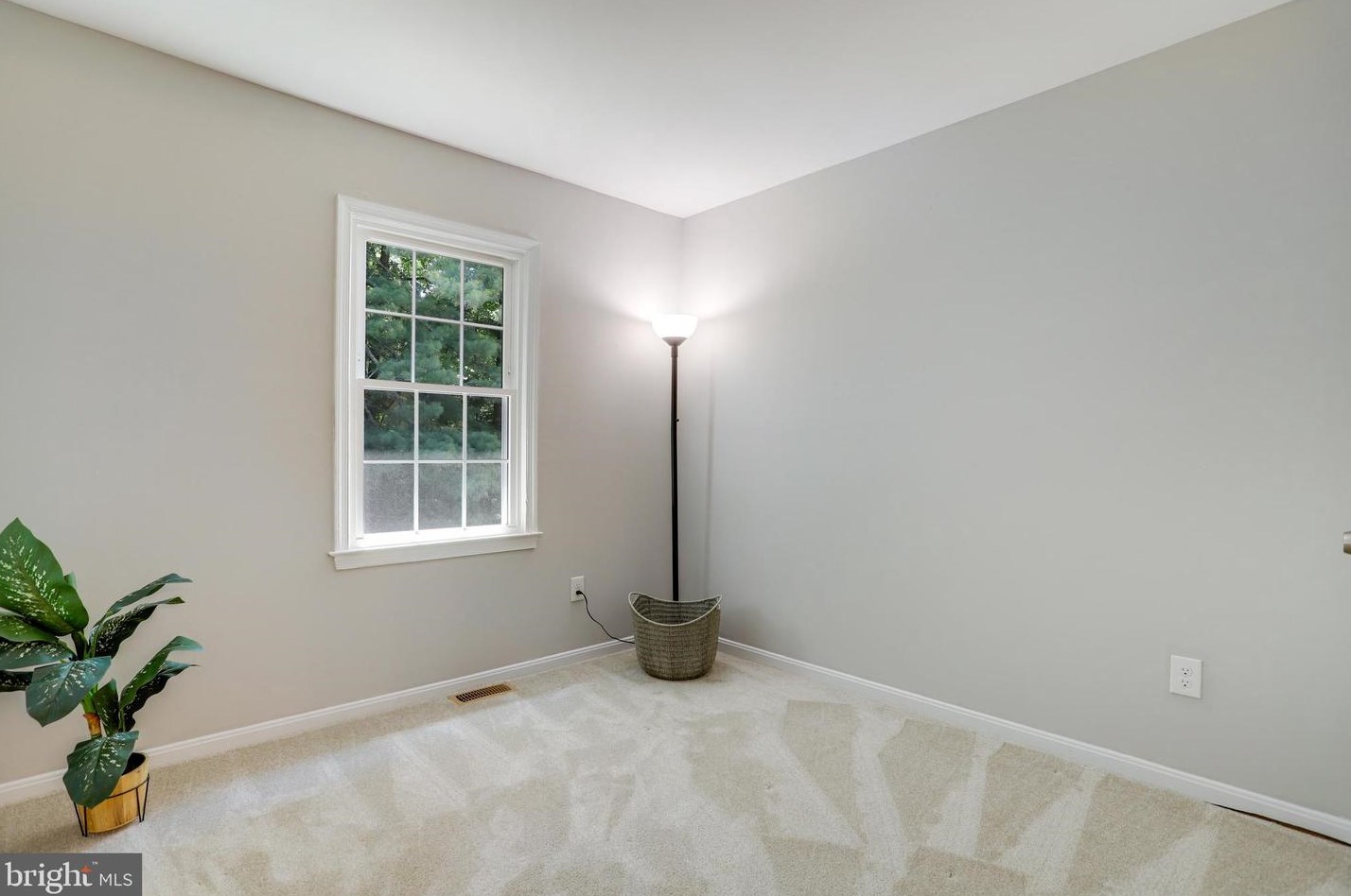 7919 Treeside Ct, Springfield VA  22152-3441 exterior