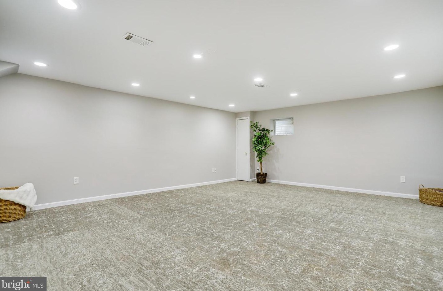 7919 Treeside Ct, Springfield VA  22152-3441 exterior