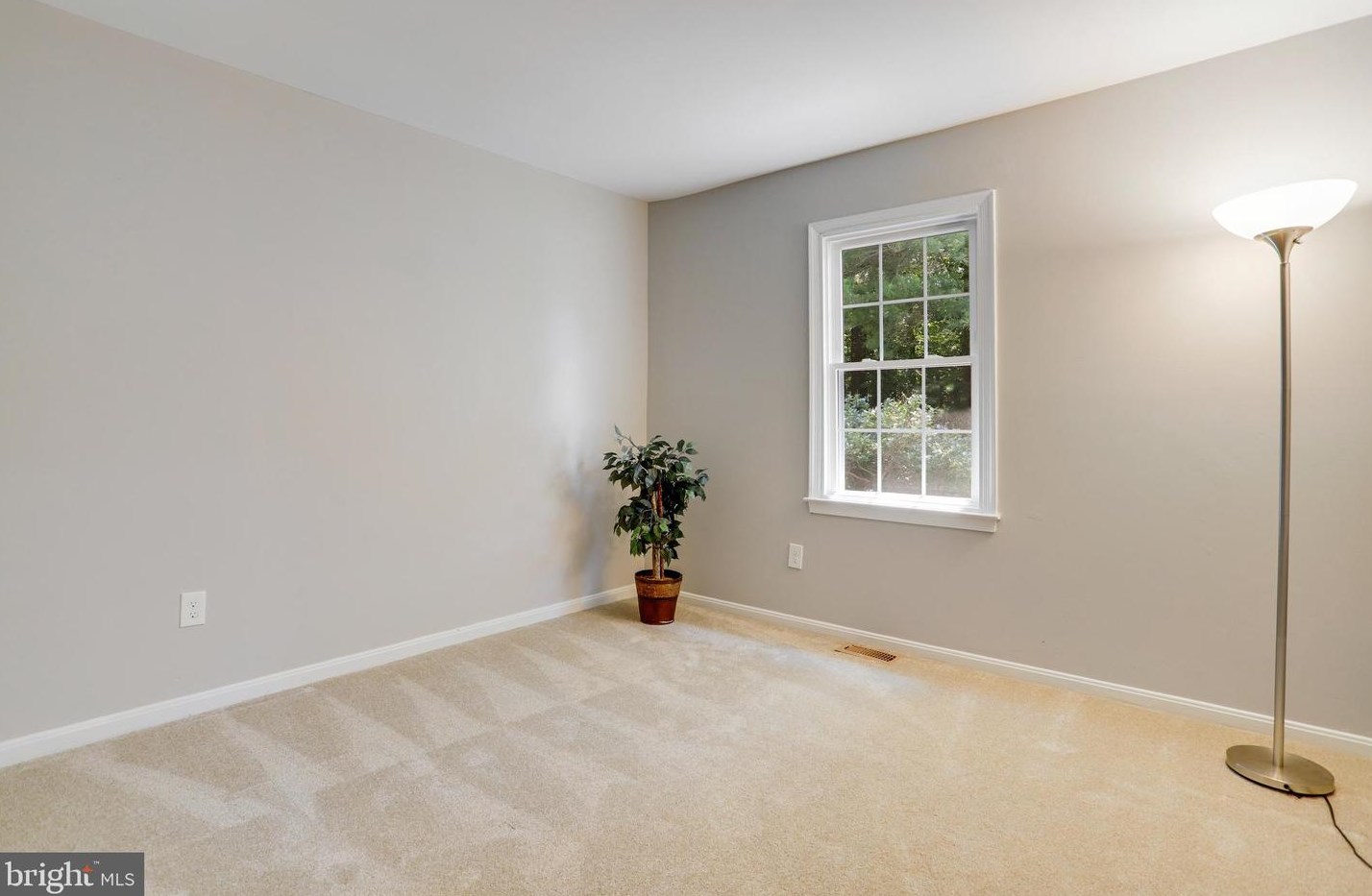 7919 Treeside Ct, Springfield VA  22152-3441 exterior