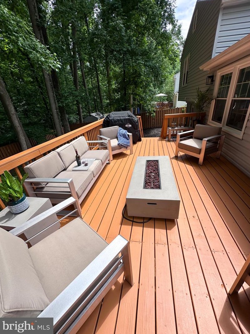 6507 Koziara Dr, Springfield VA  22015-4128 exterior