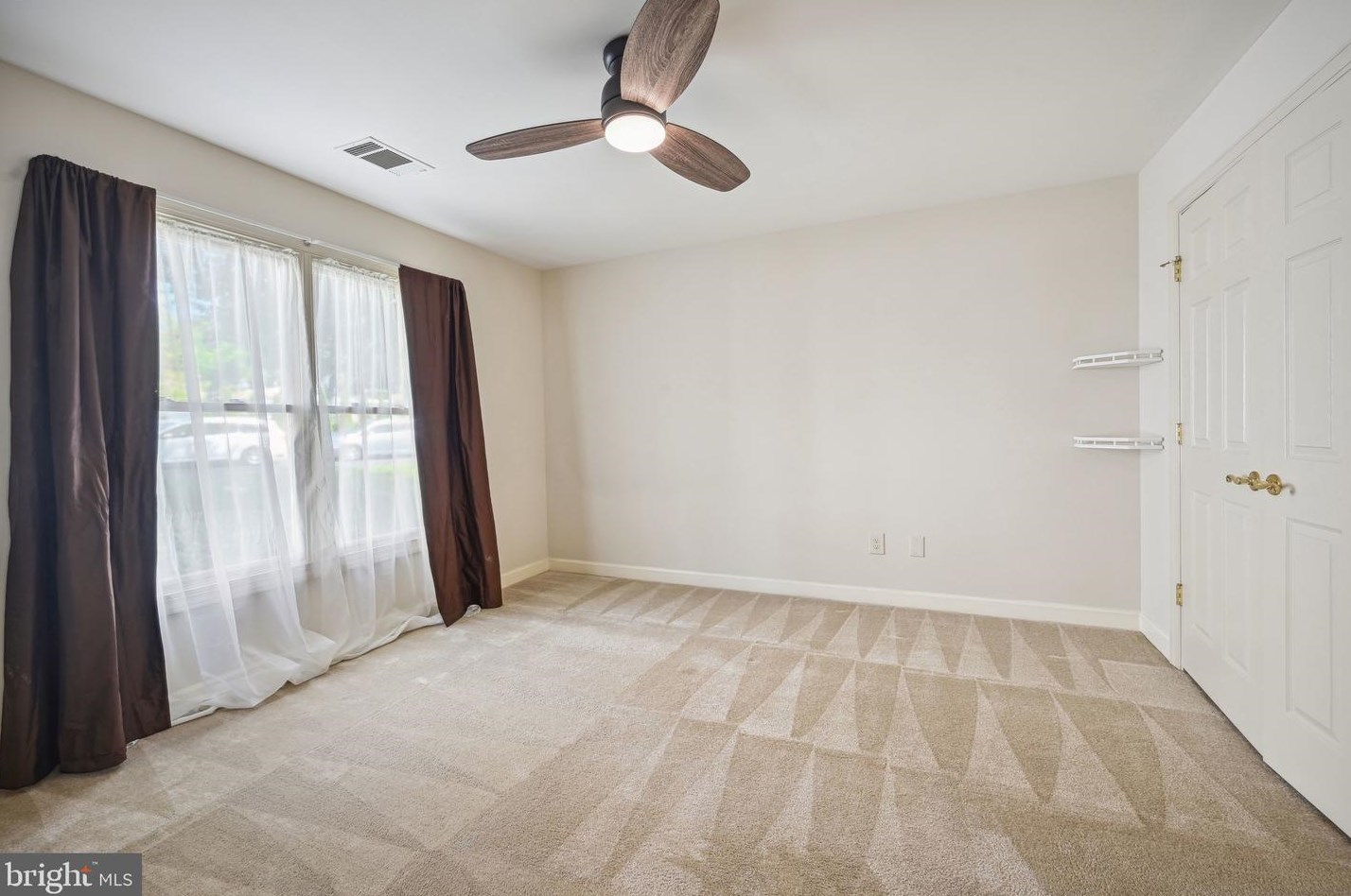 5800 Magnolia Ln, Falls Church VA  22041-1661 exterior