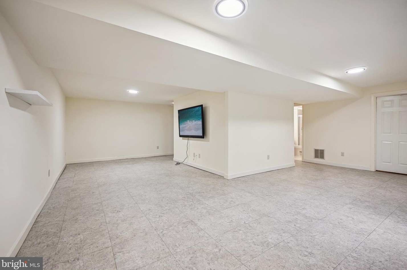 5800 Magnolia Ln, Falls Church VA  22041-1661 exterior