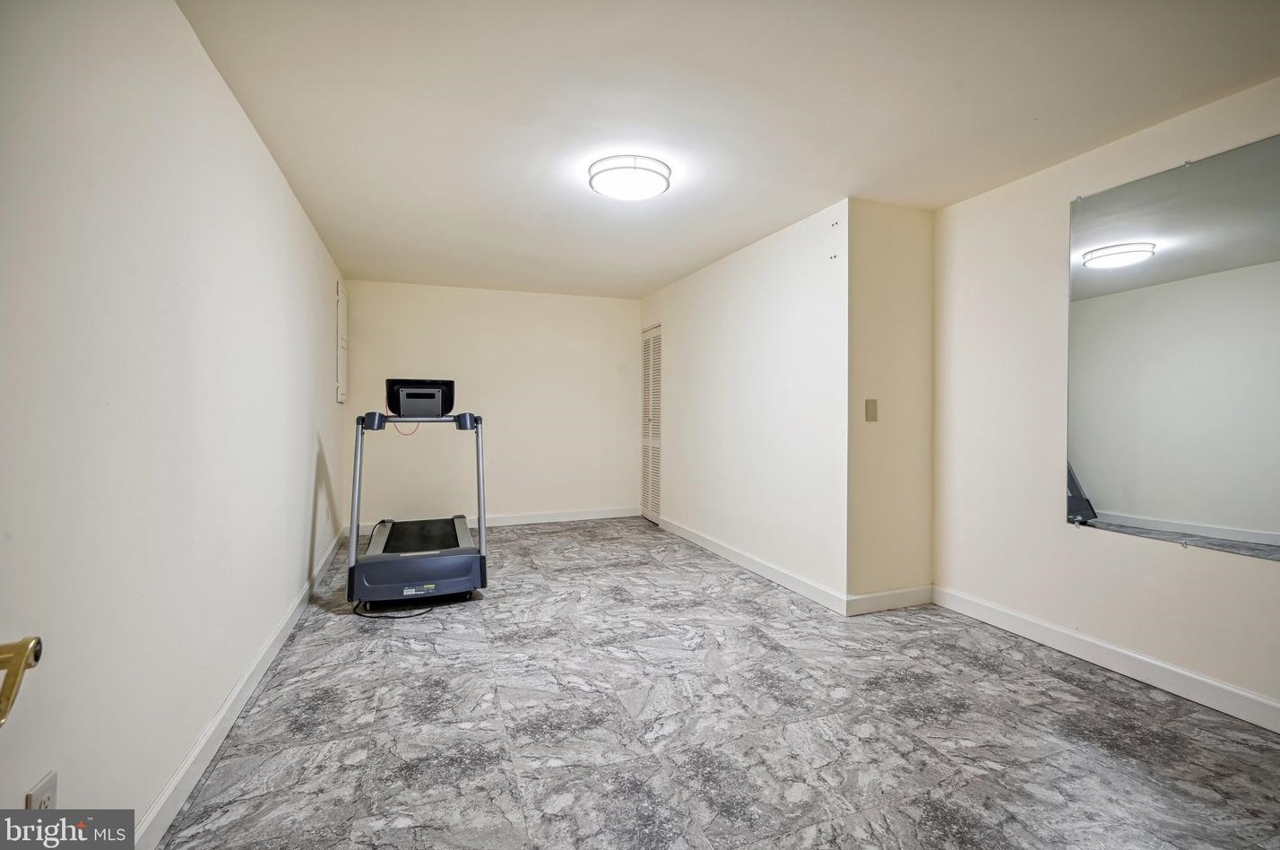 5800 Magnolia Ln, Falls Church VA  22041-1661 exterior